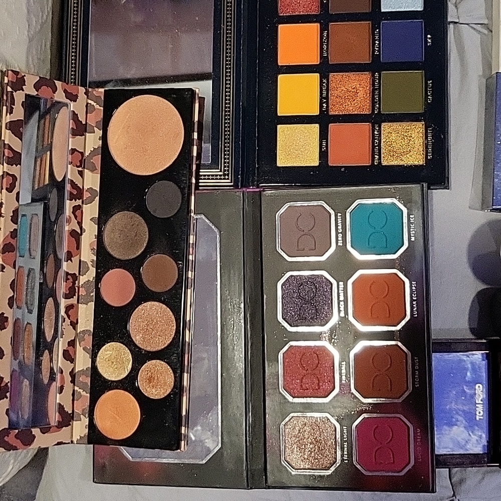 Eyeshadow / highlighter